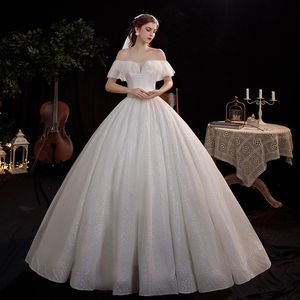 白い輝く花嫁のためのラインウェディングドレスバックレスの結婚式のウェディングドレス