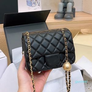 Tasarımcılar mini crossbody moda klasik kapitone kadınlar flep ayarlanabilir omuz kayışı torbası deri zincir tasarımcı