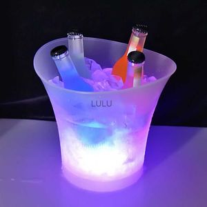 5L Buz Kovası 6 Renkli Işık Su Geçirmez Led Buz Kovası Bar Gece Kümesi Işık Up Şampanya Viski Bira Kepçe Barları Parti Dekoru HKD230828