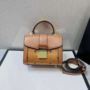 Lady latest MC envelope tote top handle Bag leather messenger Shopping bucket makeup Luxury Designer clutch mens womens hangbags CrossBody shoulder strap Bag