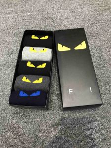 Designer-Luxus-Mittelrohr-Socken, modische Herren- und Damen-Freizeit-Baumwolle, atmungsaktiv, kleiner Monster-Augen-Aufdruck, 5 Paar Box-Socken