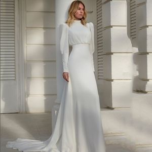 Abiti sexy urbani Abito da sposa moderno in chiffon bianco con collo alto per le donne Maniche lunghe a lanterna Pieghe Elegante tubino Abito da sposa con bottoni Sweep Train 230828