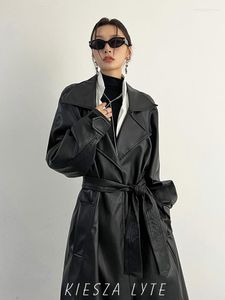 Kvinnors läder hög kvalitet vintage 2023 Autumn street mode premium snörning svart lös lång pu trench pälsjacka för kvinnor