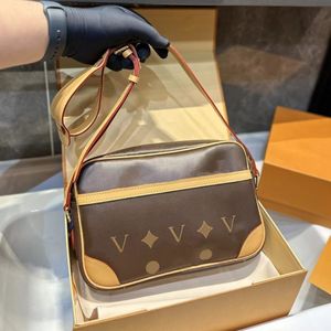 2023 Woman Mens Shoulder Bags designer bag crossbody phone bag fashion small flap cross body luxury purse Leather Print Flowers 5A