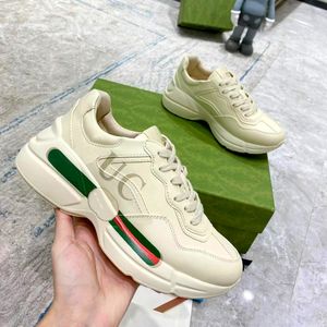 2023 Nya kvinnliga män sneaker designer präglade lyxiga höga topp snörningar upp duk promenad tennis 1977 jumbo som kör ryton tränare sko butik med dammväska