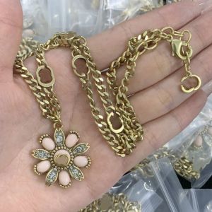 Frauen Designer Halskette Vintage Edelstein Anhänger Halsketten G Luxus Schmuck Gold Ketten für Männer Liebe Perlenkette Party Zubehör Armband