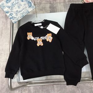 Barn hoodies baby tröja barn designer klädt tjej pojke huva löst kläder småbarn tröjor märke långärmad med brev bär ny streetwear vårhöstvinter vinter