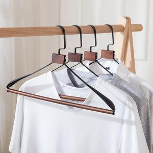 ハンガーハイスケールブナの木製服ラック幅の肩以外の吊り下げ屋の家庭用キャビネットハンガー