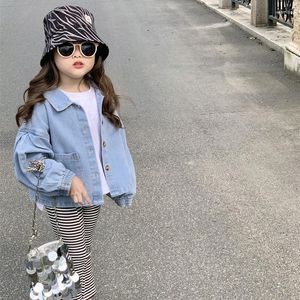 Giacche 2023 Autunno Abbigliamento per bambini Giacca di jeans bianca da ragazza coreana Camicia di jeans vintage per bambini per ragazze