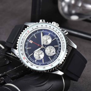 Nowe gorące męskie zegarek ekonomiczny retro Three Eye Dialmen Watch Economy Designer Luksus Men Watch Kwarc Ruch Ruch WristWatch