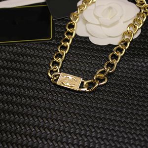 16Style Luxury Designer Письмо подвесной ожерелья 18K Золото.