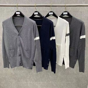 Fashion cardigan long sleeve Fashion V-neck long-sleeved cotton knit sweaters loose casual jacket clothing letter printed clothing size s-xl Autumn Winter Slim