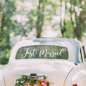 Adesivi murali Just Married Adesivo per auto Decorazioni di nozze Decorazioni rustiche Decalcomanie in vinile Murales rimovibili per finestre A988 230829