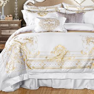 Set di biancheria da letto Set di cotone egiziano bianco King size degli Stati Uniti Queen size Chic Ricamo dorato Lenzuolo super morbido Copripiumino 230828