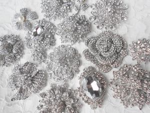 15 Pcs Lot Mixed Styles Silver Plated Diamante Crystal Brooch Wedding Bouquet Accessory DIY Bridal or Party Bouquet Supplies