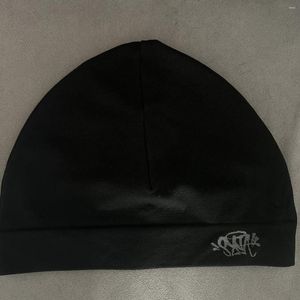 베레츠 Syna Runna Running Cap World 로고 두개골 모자 2023 니트 비니 남녀 여성 단락 품질 Y2K 따뜻한 비니 9031