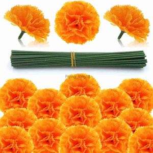 Yannew 50pcs Yapay Marigold Çiçekler Köklü Çiçek ile Cadılar Bayramı için Ölü Diwali Dekor Diy Çelenk Craft HKD230829