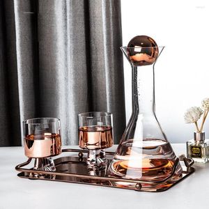 Bottiglie d'acqua Casa Nordic Light Luxury Bollitore freddo Vino Bottiglia di latte Whisky Decanter in vetro rosso Vassoio Set Party El Restaurant Utensili