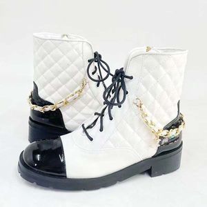 Martin Ankle Boots 디자이너 부츠 품질 나이트 부츠 플랫 레이스 업 신발 조절 가능한 지퍼 오프닝 오토바이 부츠 여자 고급 디자이너 신발