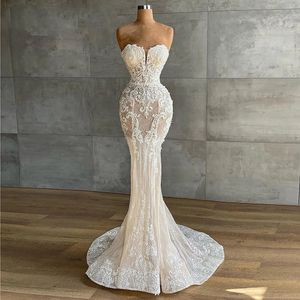 Urban Sexy Dresses Meerjungfrau-Spitzen-Hochzeitskleid, luxuriöse Kristalle, Perlen, herzförmig, trägerlos, ärmellos, Applikationen, Kleider für die Braut 230828