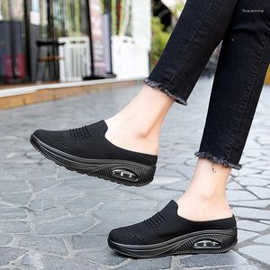 Sandalet 2023 Kadın Ayakkabıları Sıradan Artış Yastık Olmayan Platform Sandal Nefes alabilen örgü dış mekan Yürüyüş Terlik