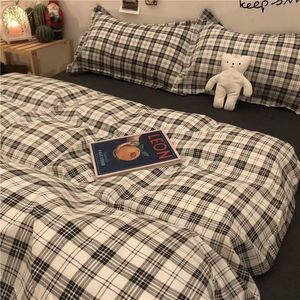 Conjuntos de cama Nordic Grid Duvet Cover Set com Bedsheet Fronha 220x240 Quilt 4pcs3pcs Moda Consolador Roupa de Cama 230828