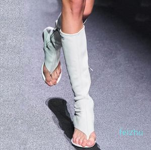 Tasarımcı Bahar Yaz Moda Kadınlar Diz Üzerinde Düşük Topuk Tanga Kadın Kovboy Önyükleme Açık Ayak Parmağı Tasarımı Streç Napatin Botları Flip Flops