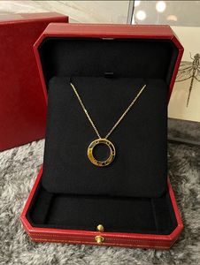 Designer 18K Gold Round Diamond Necklace Love Men's and Women's Pendant Halsband Fashion rostfritt stål halsband Mans valentinsdag för kvinnas smyckespresent