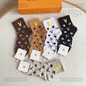 Mens Socks Designer Luxury Fashion Mens and Womens Cotton Breattable Left Face tryckt 5 par Sock Z1pr