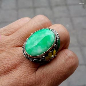 Anelli a grappolo che vendono Cina antico antico elegante Tibet argento intagliato drago verde pietra preziosa anello da uomo per donna uomo accessori moda