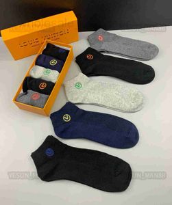 Designer-Herrensocken Damen Hochwertige Baumwolle All-Match-Klassiker Knöchelbrief Atmungsaktive Schwarz-Weiß-Fußball-Basketball-Sportsocke Großhandel Einheitliche Größe 5KR0