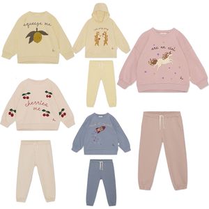 Kläder sätter hösten KS Children Unicorns hoodie Baby Boy Girl Cotton Sweatshirt för barn Söta broderier och byxor Passar 1 9 år 230828