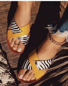 Terlik Yaz bayanlar düz ayakkabılar deri yılan desen çapraz kayışlar rahat sandalet ve boyut 36-41