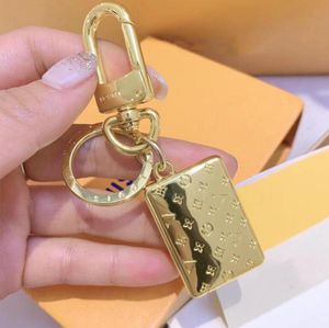 Exclusive popular original box Europe and the United States fashion quality mens and womens envelope key chain luxury outdoor key chain pendant