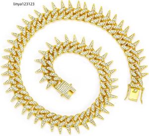 HUITIAN INTL Catena a maglie cubane per uomo Donna Catena ghiacciata con spine Diamanti Cubic-Zirconia Collana in titanio placcato argento 18k Bling Miami Accessori Hip Hop