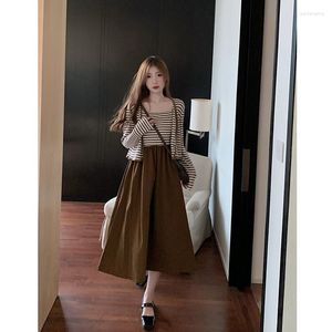 Arbetsklänningar Autumn Randig långärmad Cardigan Coat Suit Slim Female Suspender Dress Fashion 2 Piece Set Outfits For Women 2023