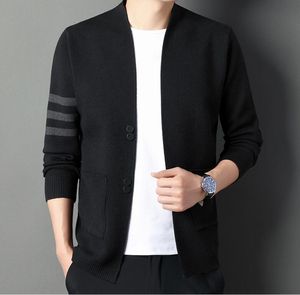 Męskie swetry Nowa marka moda na dzianiny Sweter SWEAT BLACK KOREAN PULLOVER Casual Coats Kurtka