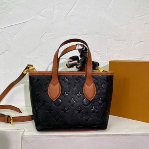 Designer Mini Totes Väskor för kvinnor Klassiska präglade logotyp Tote Bag Lady Luxury Handväskor Fashion Cross Body Shoulder Bags