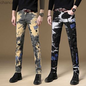 Lekkie luksusowe męskie szczupłe spodnie dżinsowe litery mody haftowe dekniki modne dżinsy moda seksowne dżinsy; HKD230829