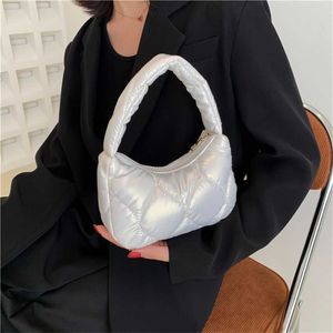 Borse da sera squisite Borsa da piumino di lusso leggera Borsa da spalla stile moda da donna Borsa da pendolare di grande capacità alla moda 230828