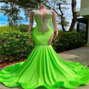 Abito da sera a sirena verde brillante con perline elegante aperto sul retro Abiti da ballo per ragazze nere arancioni 2023 Festa di compleanno di laurea Aso Ebi Ballo formale Robe De Soiree