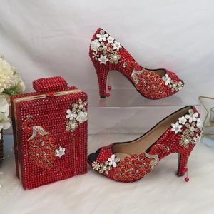 Sandalet Kırmızı Kristal Gelin Düğün Ayakkabıları ve Çanta Seti Kadınlar Açık Toe Peacock Çiçek Peep Yüksek Topuklu Parti Çanta Pompası