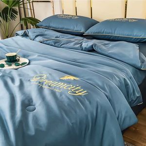 Conjuntos de cama Luxo Bordado Verão Simples Cool Ice Silk Quilt Respirável Queen Quilts Refrigeração Consolador Conjuntos Rayon Cobertor 230828
