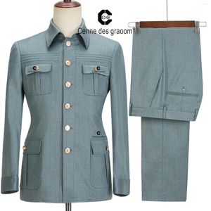 Abiti da uomo Cenne Des Graoom Safari Uomo Bottoni dorati Colletto quadrato Su misura Formale Casual Affari Abbigliamento ufficiale Ropa Hombre Verde