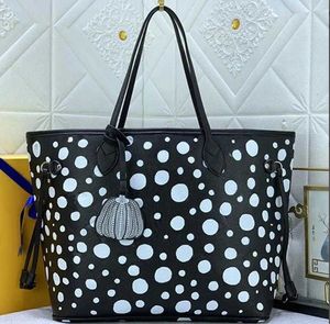 Mt Totes Yk aldrig shopping designer polka prickar mm tote kvinnor yayoi kusama composite väska med zippad påse läder axel högkvalitativa väskor