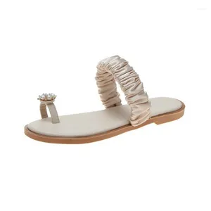 Chinelos 2023 elegante senhora moda design plissado verão flores decoração sandálias planas dedo do pé aberto donzela flip flops sapatos femininos