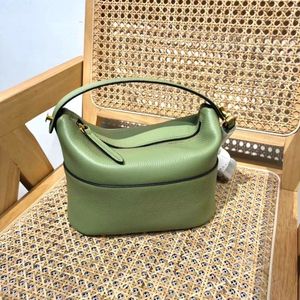 2023 neue Nische Rabeanc*o Bento Lunchbox-Tasche Litschi-Muster Rindsleder echtes Leder originelle Herren- und Damen-Einzelschultertasche Mode Messenger-Brieftasche einfach