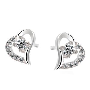 925 Sterling Silver Needle Love Heart Designer Stud örhängen Kvinnor Fashion Högkvalitativ smycken Crystal Zircon Hollow Crystal Diamond Earings Earring Ear Rings