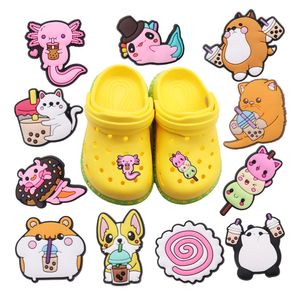 Partihandel 100st PVC Drinking Animals Cat Dog Garden Slipper Shoe Buckle Kids Bedårande tillbehör för armband Charms -knappen