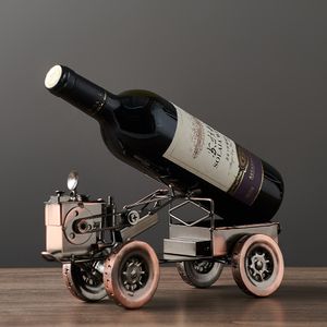 Dekorativa föremål Figurer Luxury Retro Red Wine Holder Tractor Shape Metal Bottle Rack Vinskåp Ornament Lätt metallflaskagring Hemdekoration 230830